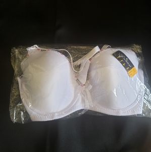 Lukasi Size 38C White Bra with the word Love and ♥️.  FF104